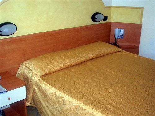 Hotel Fontana Rubiera Luaran gambar